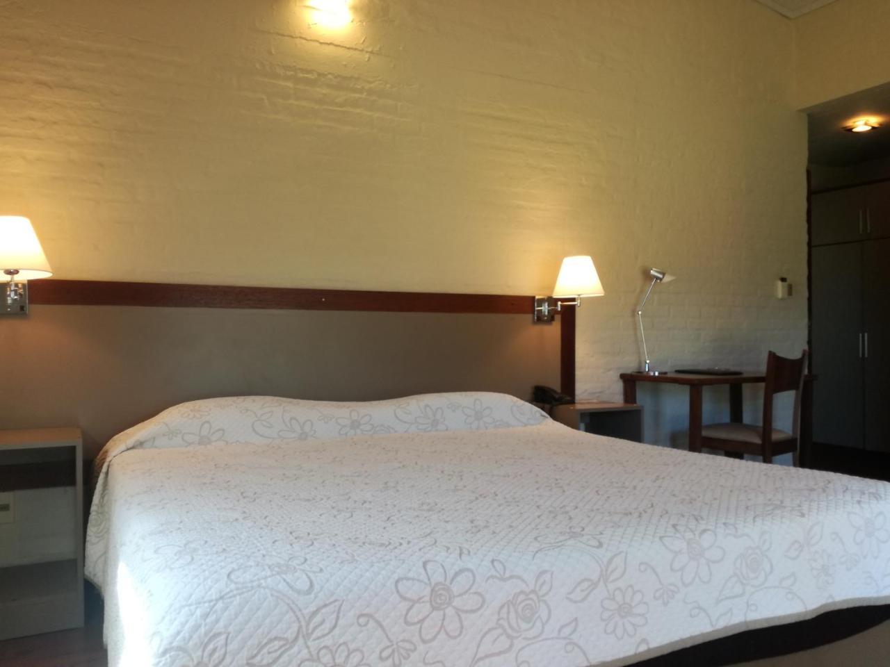 Hotel Juana De Ibarbourou Мело Экстерьер фото